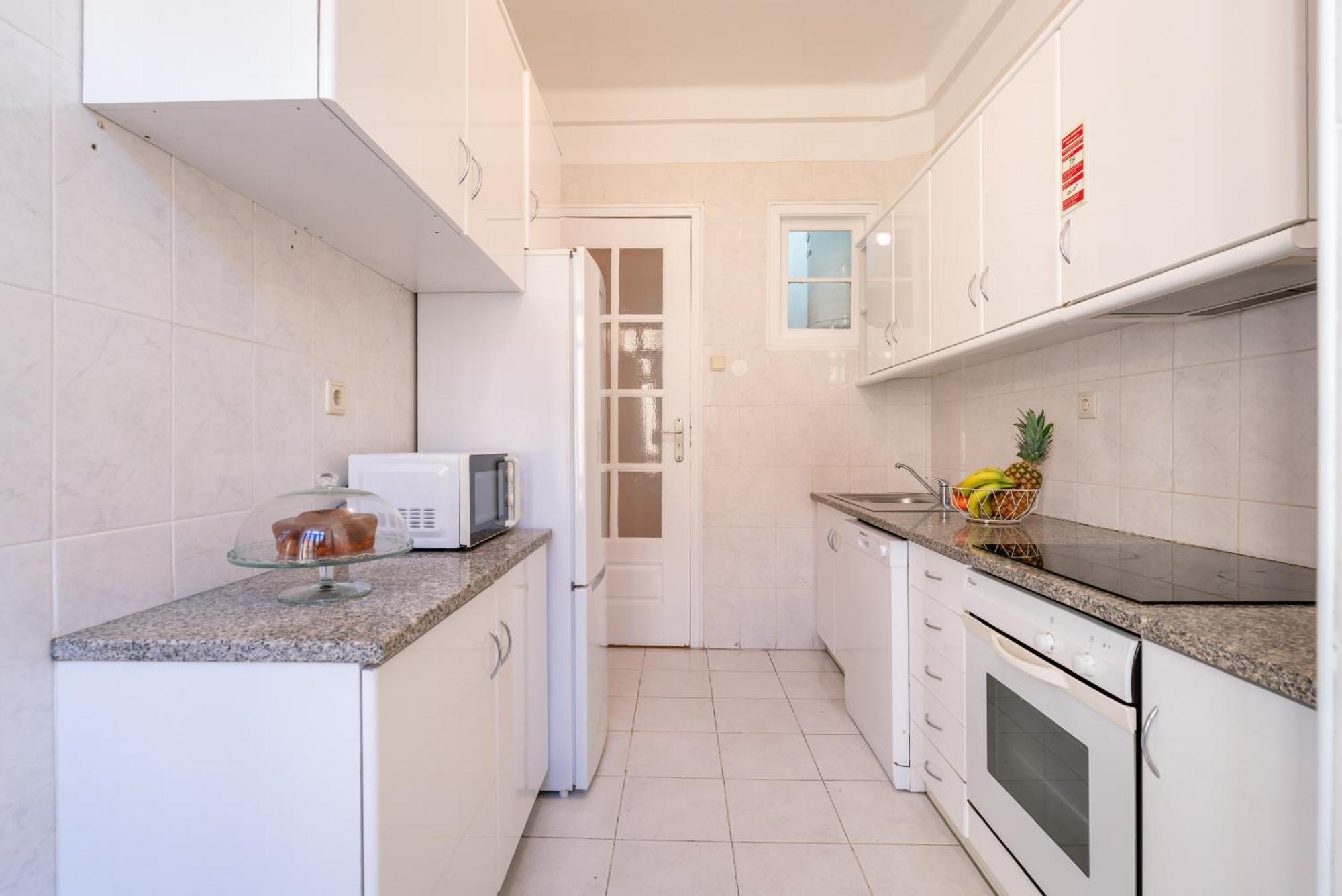 Host Wise - Spacious Comfortable Apartment - Balcony 포르투 외부 사진
