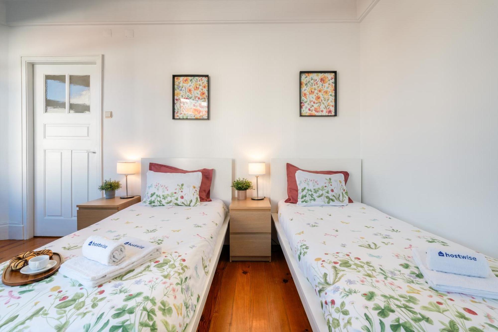 Host Wise - Spacious Comfortable Apartment - Balcony 포르투 외부 사진