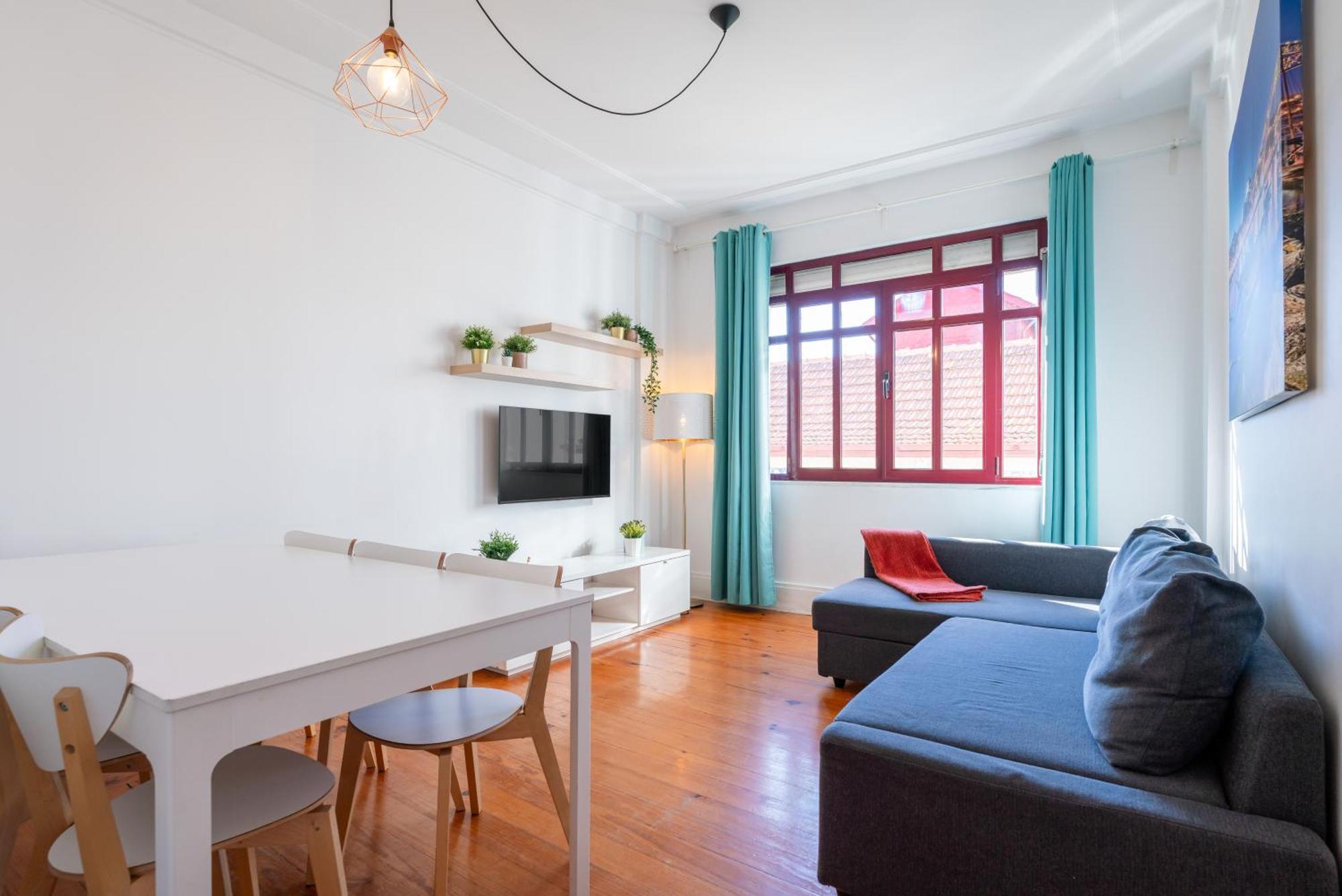 Host Wise - Spacious Comfortable Apartment - Balcony 포르투 외부 사진